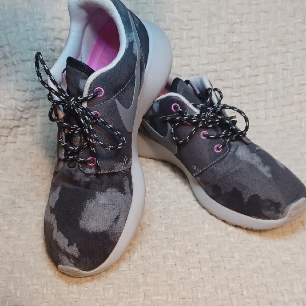 Womens Roshe Run Camo Tennis